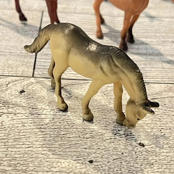 VTG Lot Of 9 Miniature Horse Figurines China Mixed Colors Poses Plastic Lot #7 - Picture 5 of 8